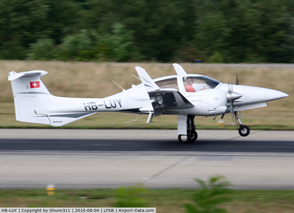 HB-LUY, 2006 Diamond DA-42 Twin Star C/N 42.196, Landing rwy 16