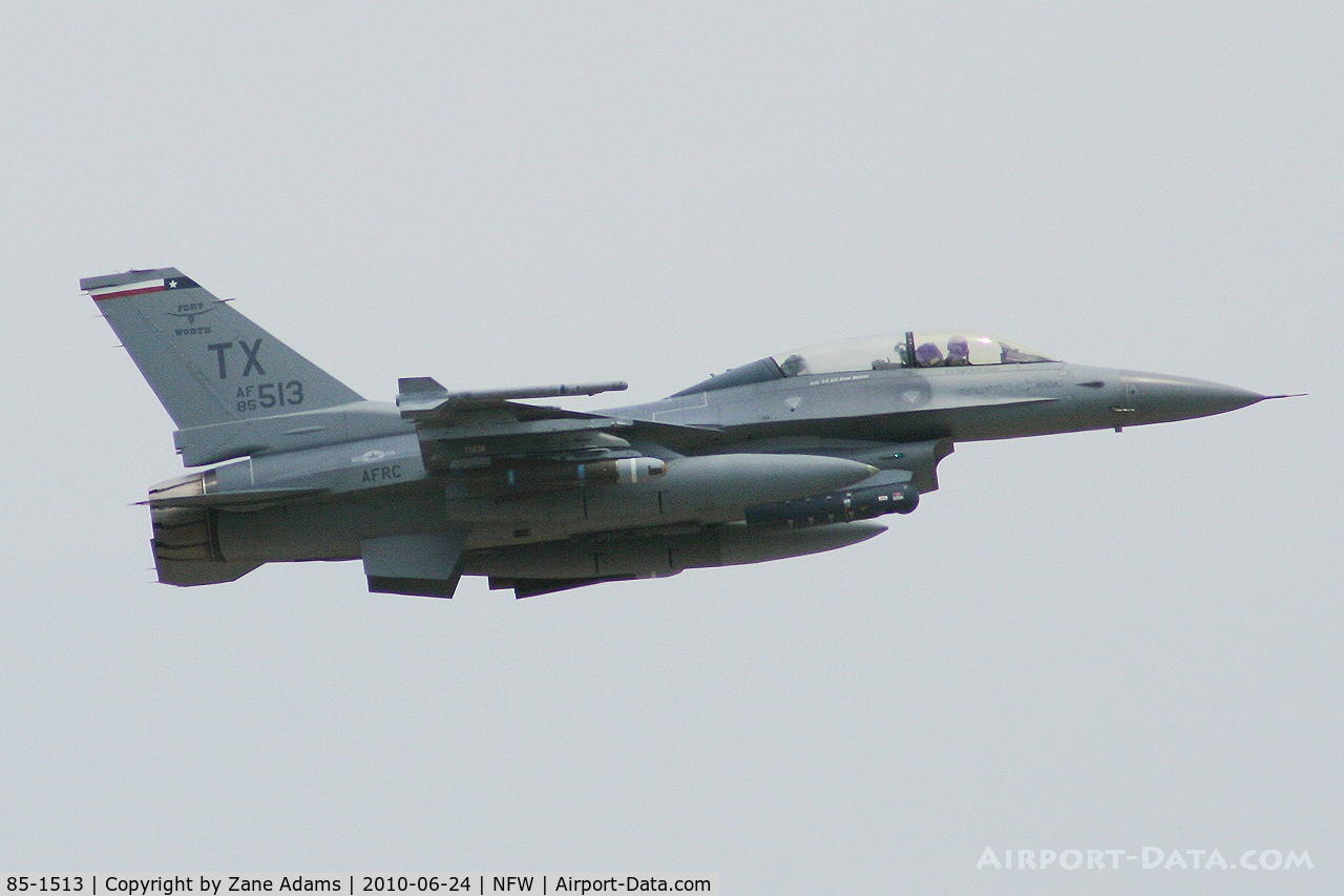85-1513, 1985 General Dynamics F-16D Fighting Falcon C/N 5D-35, Departing NASJRB Fort Worth