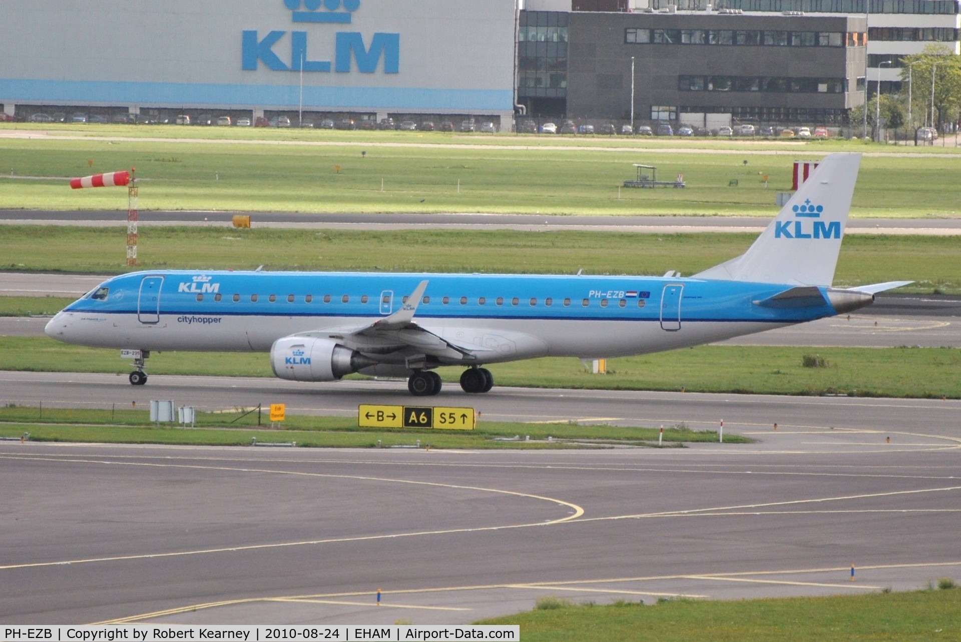 PH-EZB, 2008 Embraer 190LR (ERJ-190-100LR) C/N 19000235, KLM cityhopper taxiing for departure