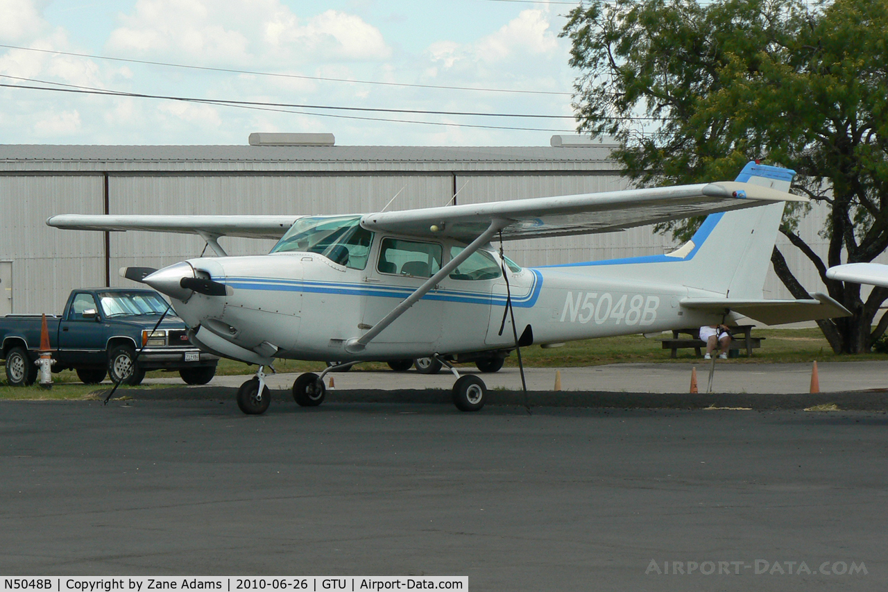 N5048B, Cessna 172RG Cutlass RG C/N 172RG0478, At Georgetown Municipal, TX