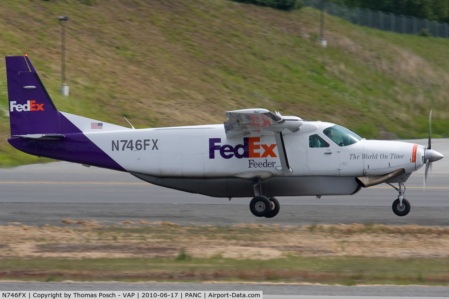 N746FX, 1995 Cessna 208B Super Cargomaster C/N 208B0498, FedEx - Federal Express
