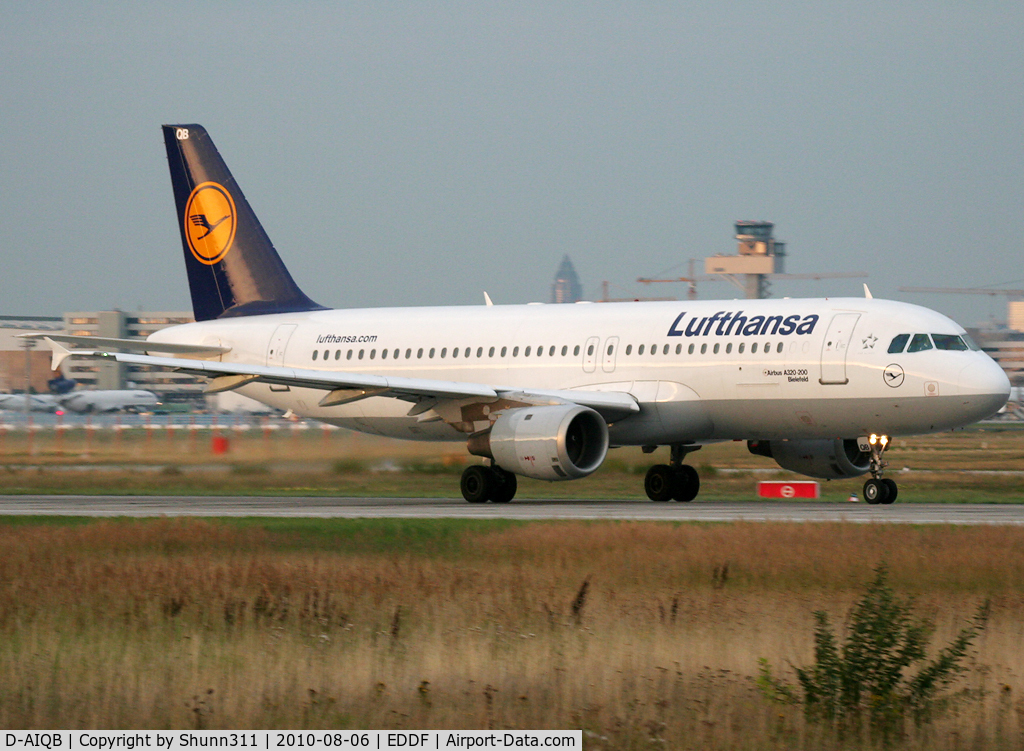 D-AIQB, 1991 Airbus A320-211 C/N 0200, Taking off rwy 18