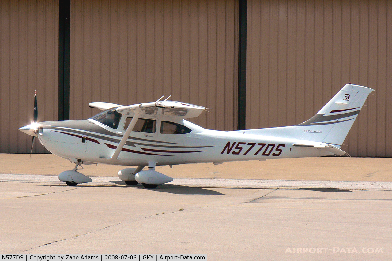 N577DS, 2005 Cessna 182T Skylane C/N 18281669, At Arlington Municipal Airport, TX