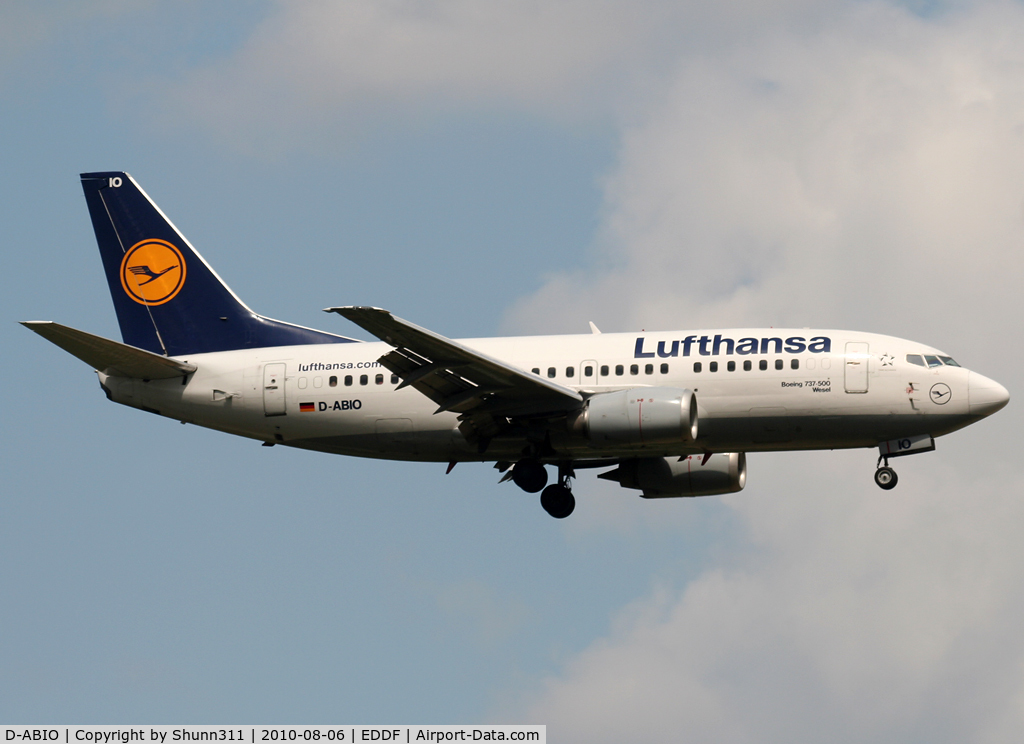 D-ABIO, 1991 Boeing 737-530 C/N 24939, Landing rwy 07R