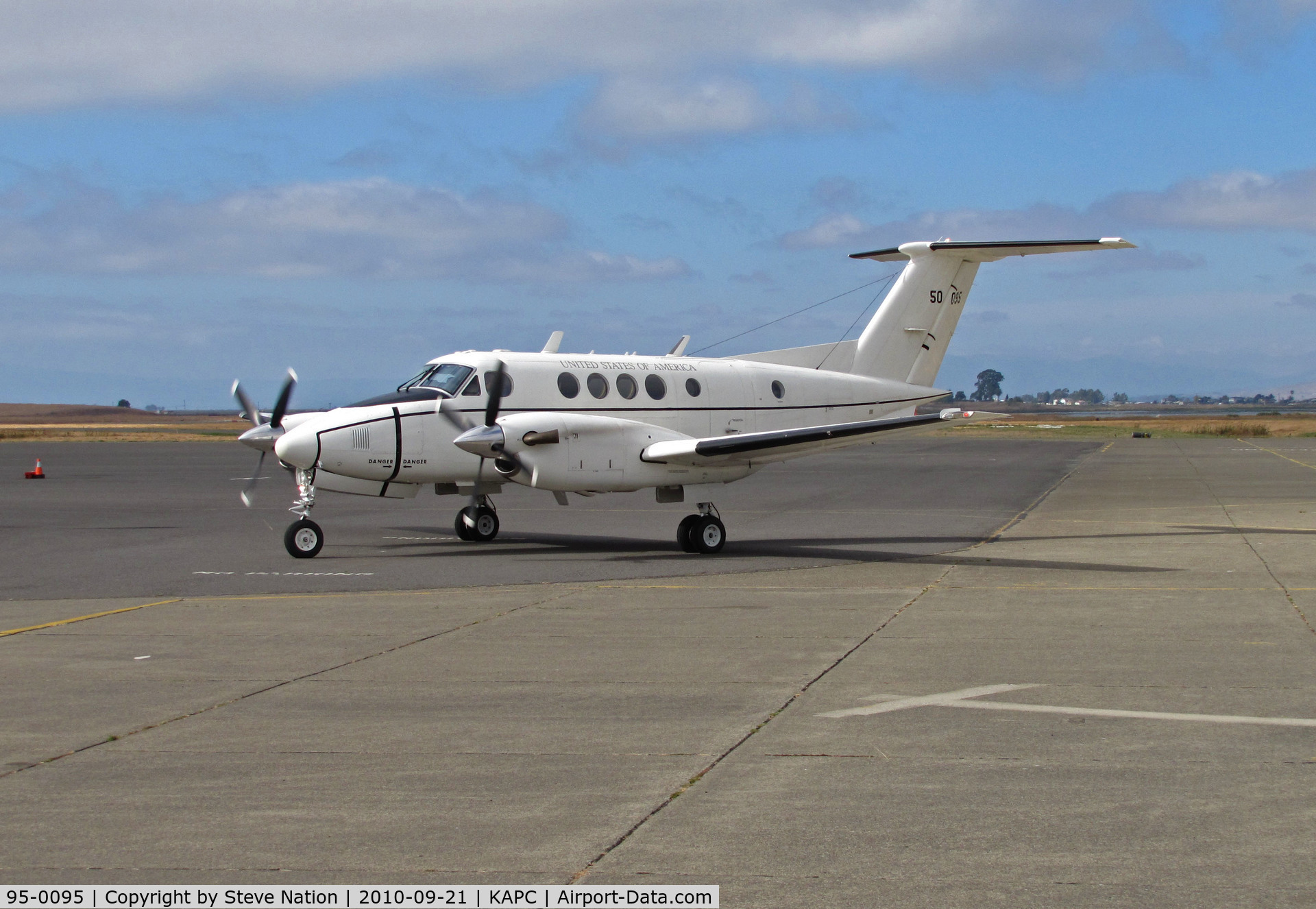 95-0095, 1995 Beech C-12R Huron C/N BW-023, USAR 6-52 AVN C-12R taxiing @ Napa, CA