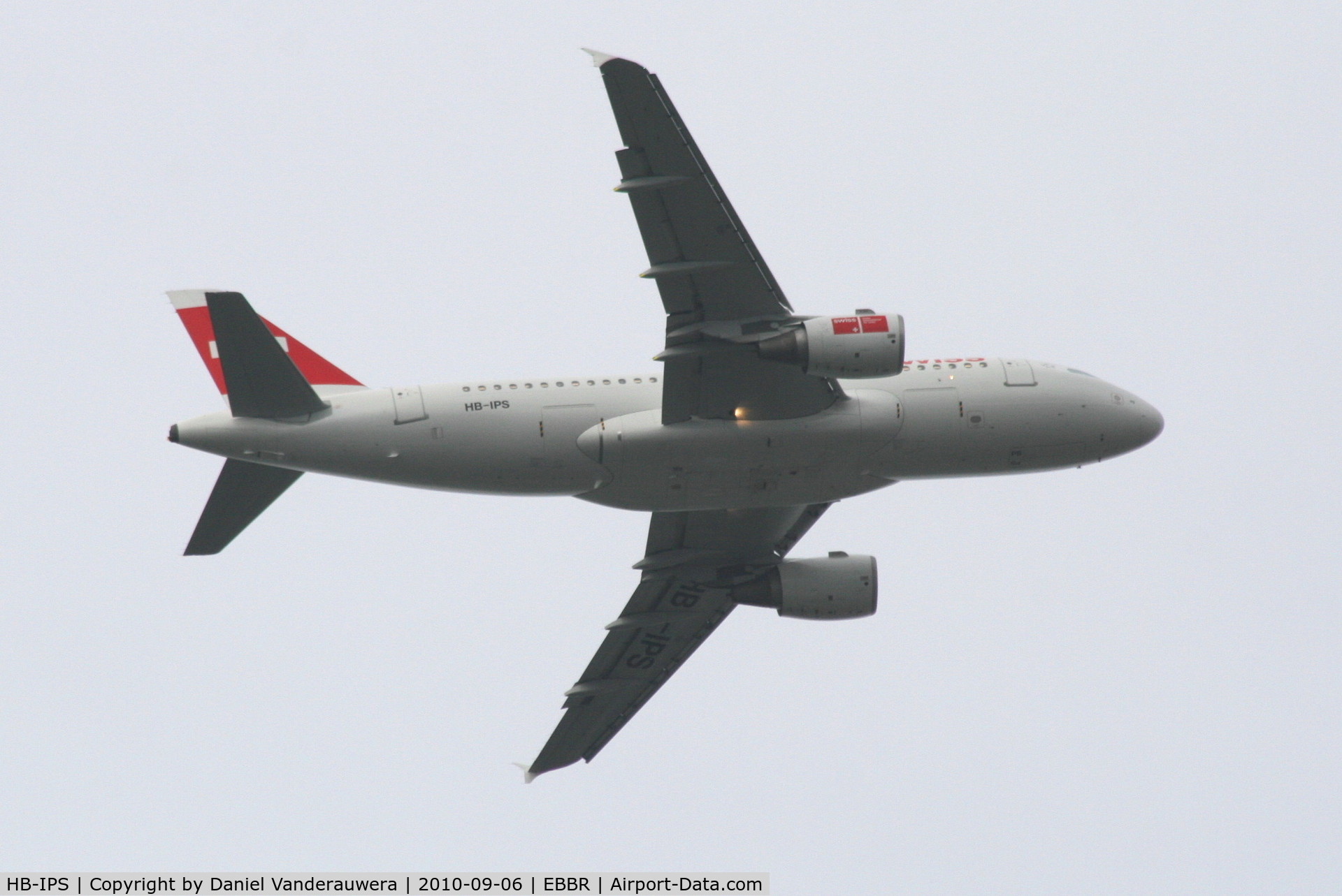 HB-IPS, 1997 Airbus A319-112 C/N 734, Flight LX782 on approach to RWY 07R
