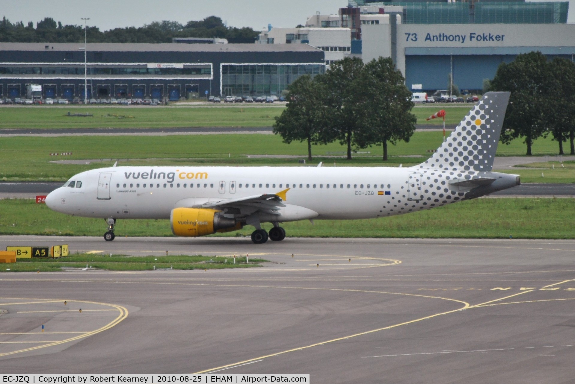 EC-JZQ, 1999 Airbus A320-214 C/N 992, Vueling taxiing out for take-off