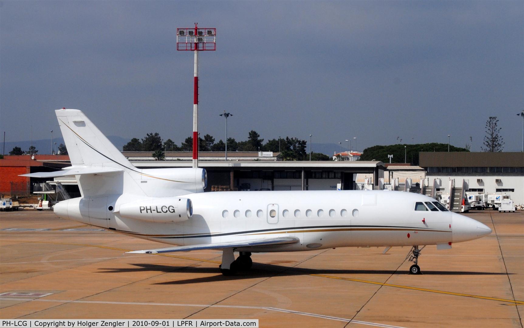 PH-LCG, 1995 Dassault Mystere Falcon 900 C/N 143, Some come with their own plane to beautiful Algarve.