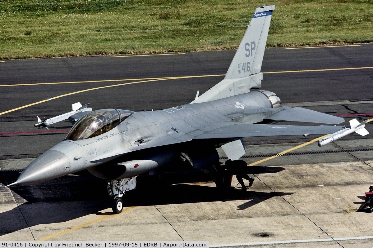 91-0416, 1994 General Dynamics F-16CJ Fighting Falcon C/N CC-114, returning from a mission