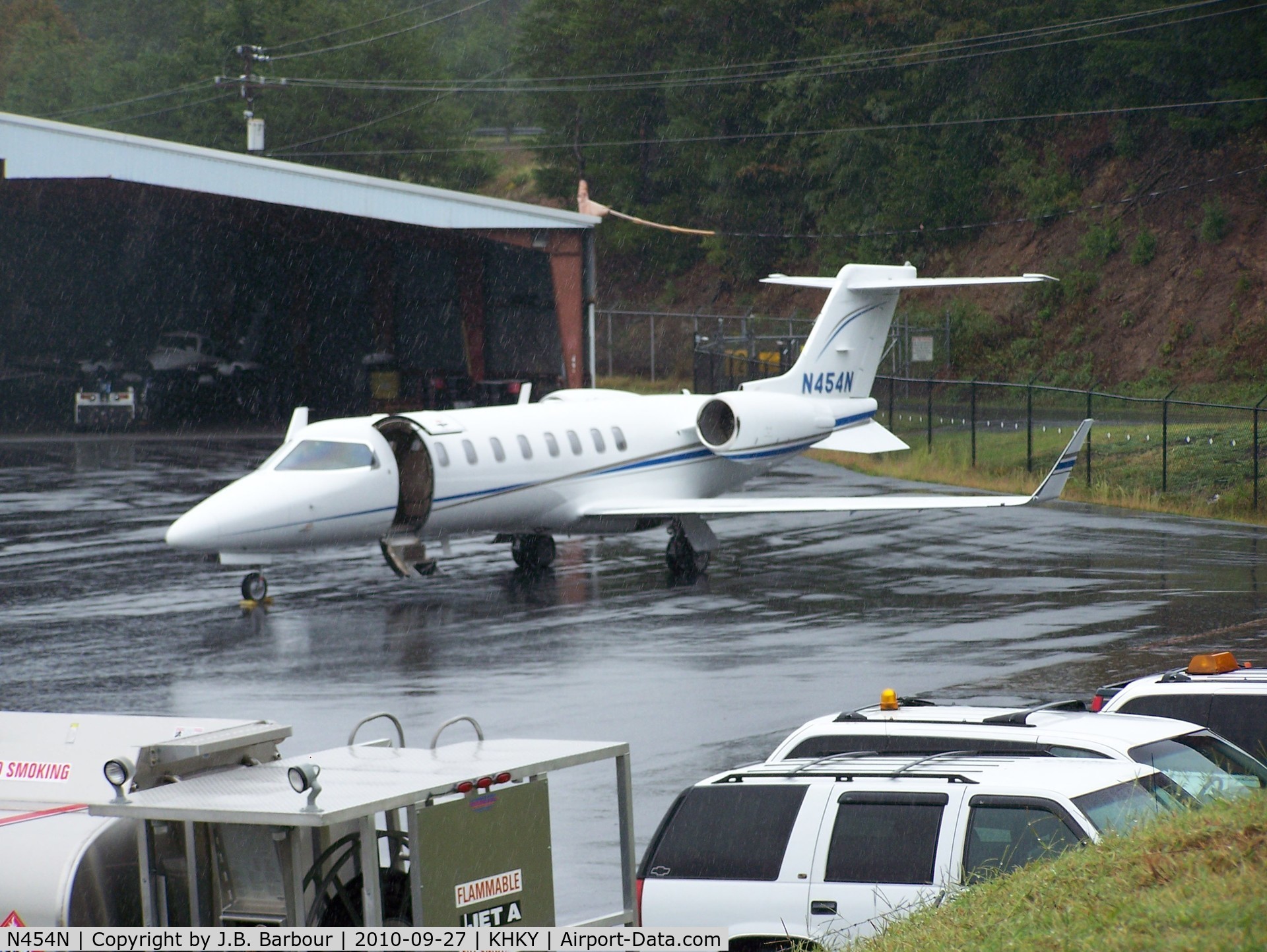 N454N, 2007 Learjet 45 C/N 339, A very wet day to be out.