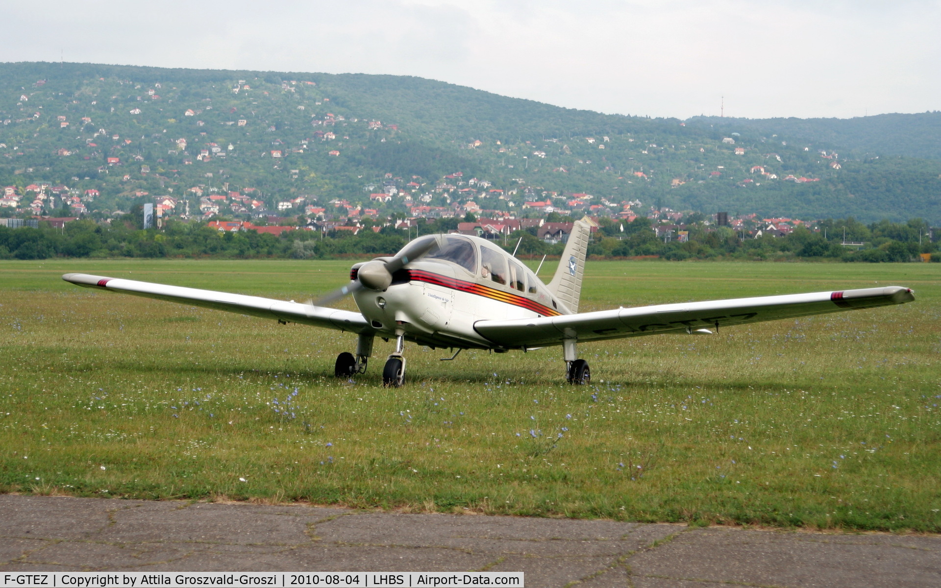 F-GTEZ, Piper PA-28-181 Archer C/N 28-90165, In a visitor on Budaörs