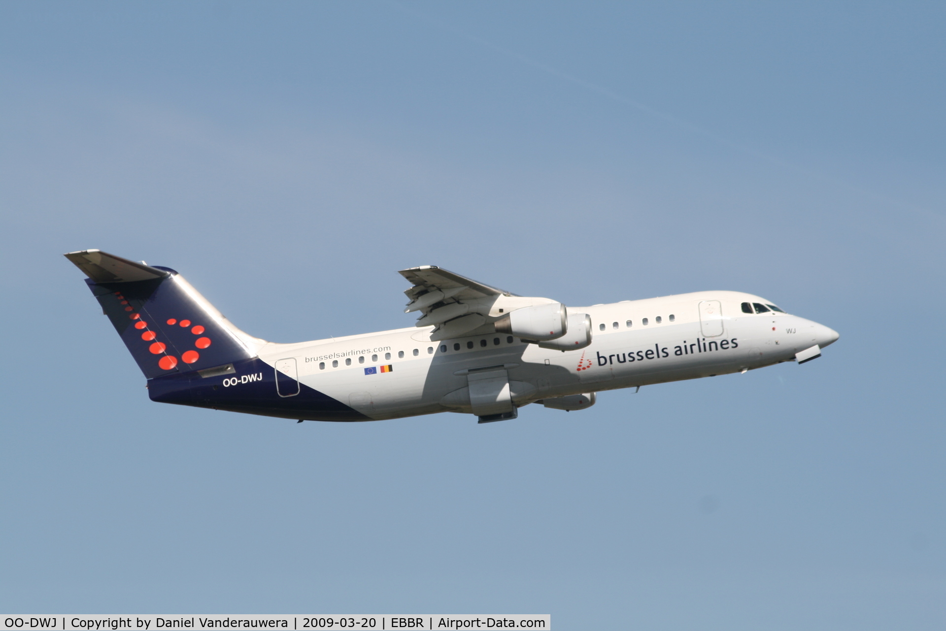 OO-DWJ, 1999 British Aerospace Avro 146-RJ100 C/N E3355, Flight SN2715 is taking off from RWY 07R