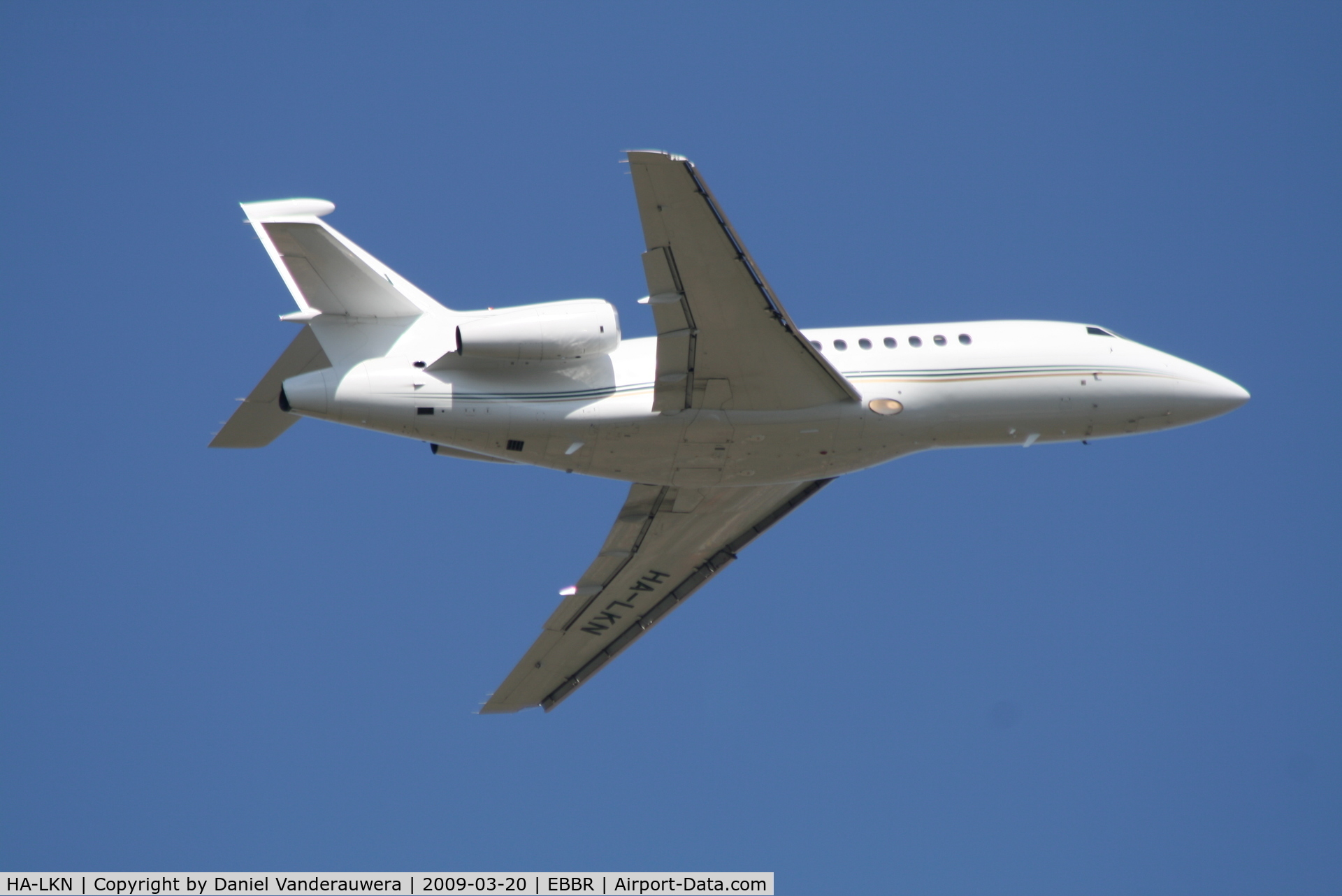 HA-LKN, 2005 Dassault Falcon 900EX C/N 143, Taking off from RWY 07R