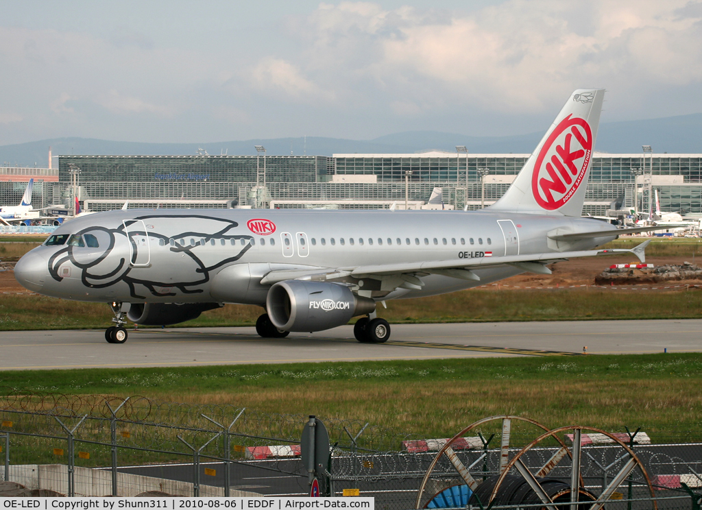 OE-LED, 2008 Airbus A319-112 C/N 3407, Taxiing holding point rwy 18 for departure...