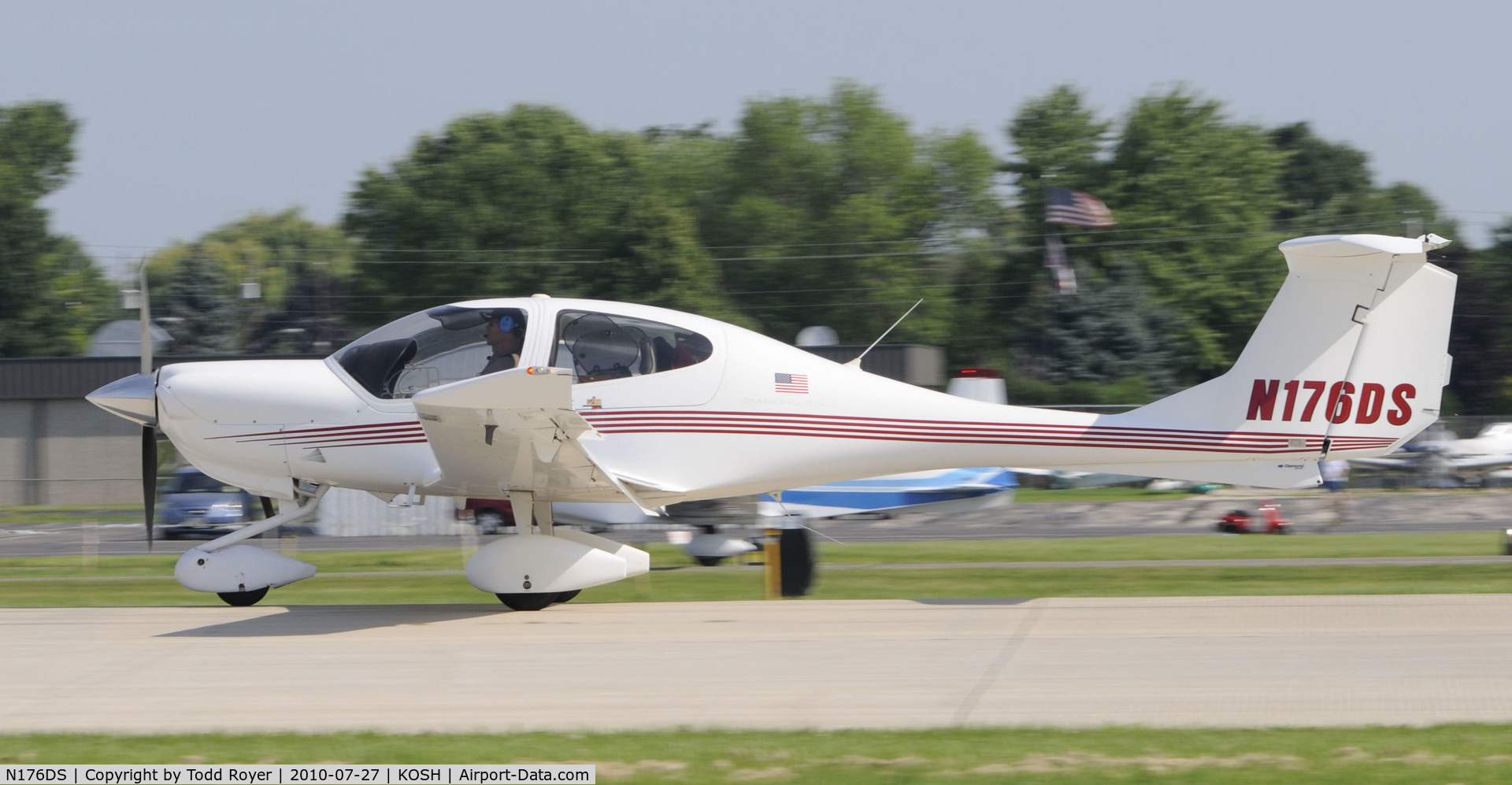 N176DS, 2004 Diamond DA-40 Diamond Star C/N 40.376, EAA AIRVENTURE 2010