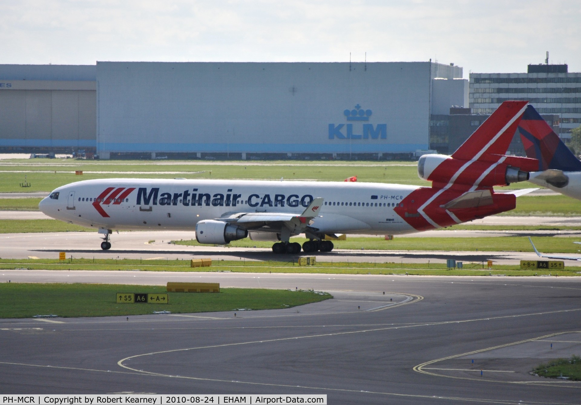 PH-MCR, 1995 McDonnell Douglas MD-11F C/N 48617, Another Martinair Cargotaxiing for take-off