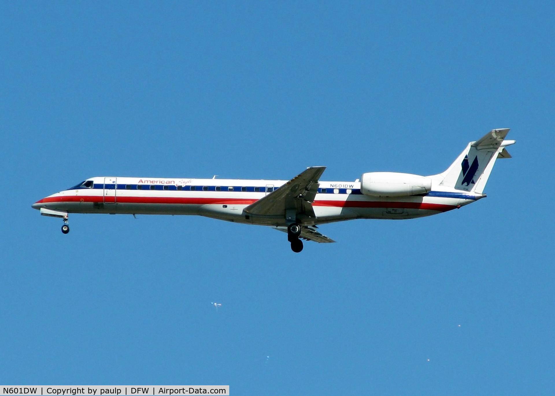 N601DW, 1998 Embraer ERJ-145LR (EMB-145LR) C/N 145046, Landing at DFW. I didn't see all the balloons when I was shooting?