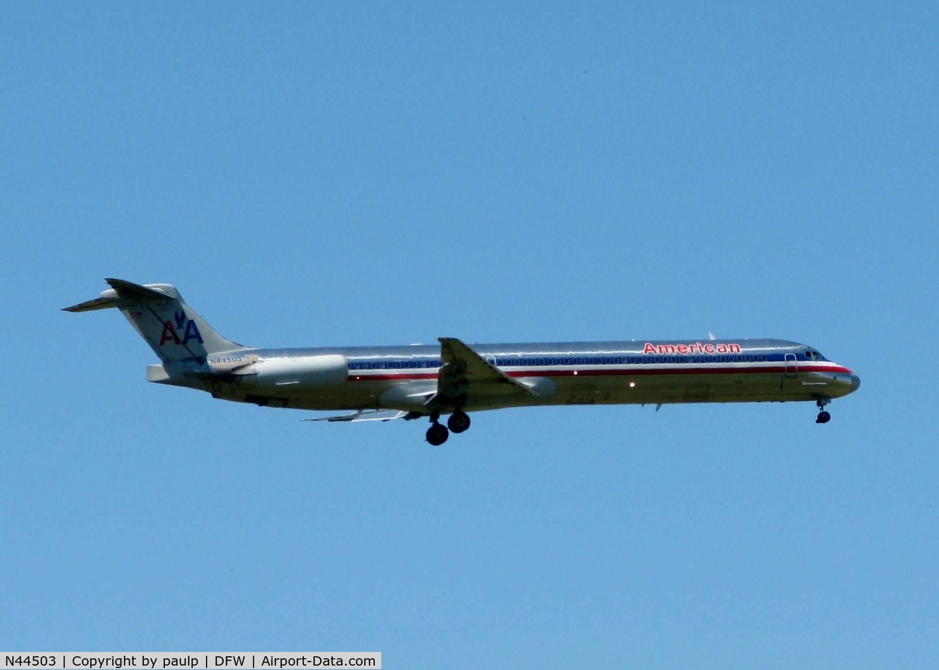 N44503, 1989 McDonnell Douglas MD-82 (DC-9-82) C/N 49797, Landing at DFW.