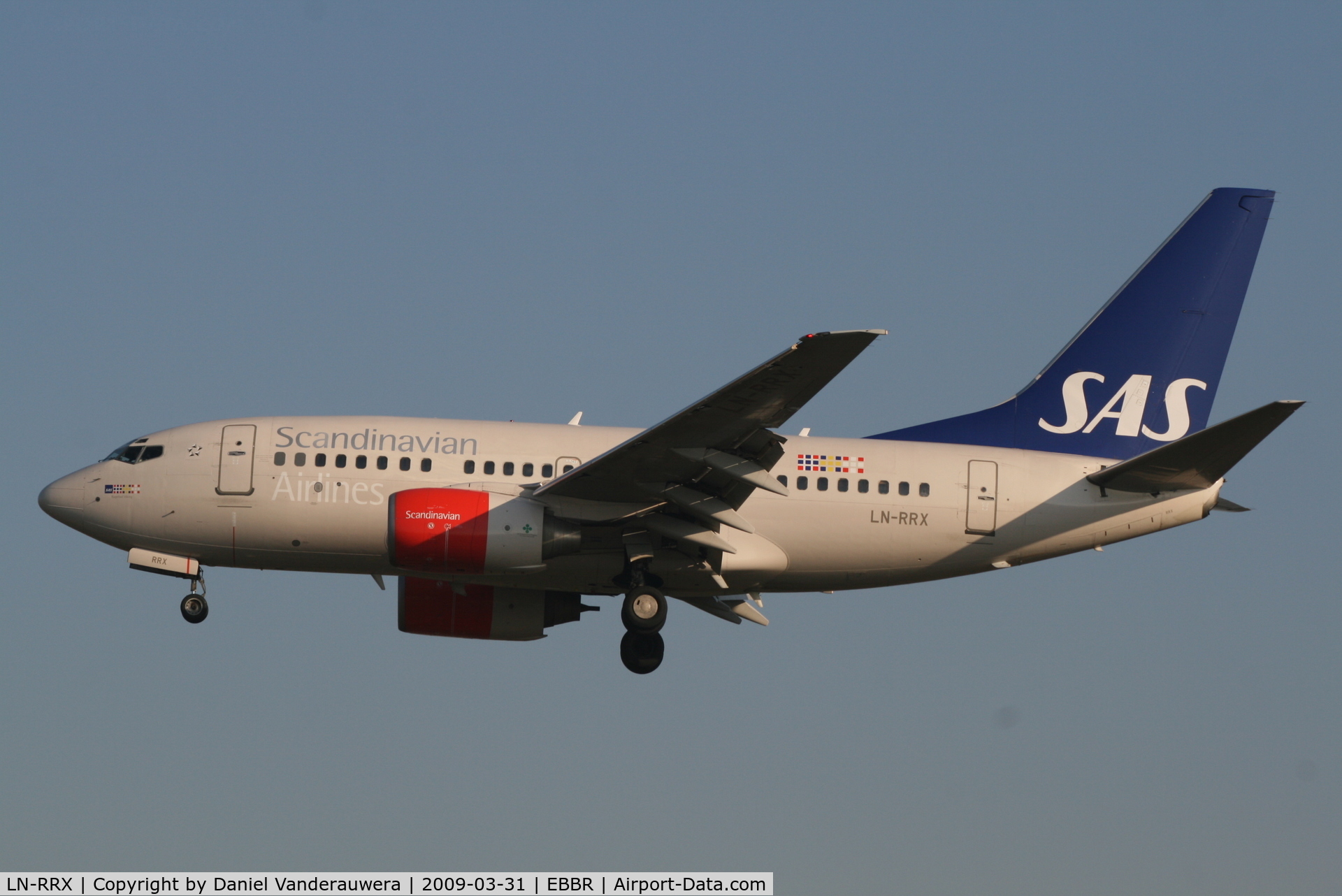 LN-RRX, 1998 Boeing 737-683 C/N 28296, Arrival of flight SK589 to RWY 25L