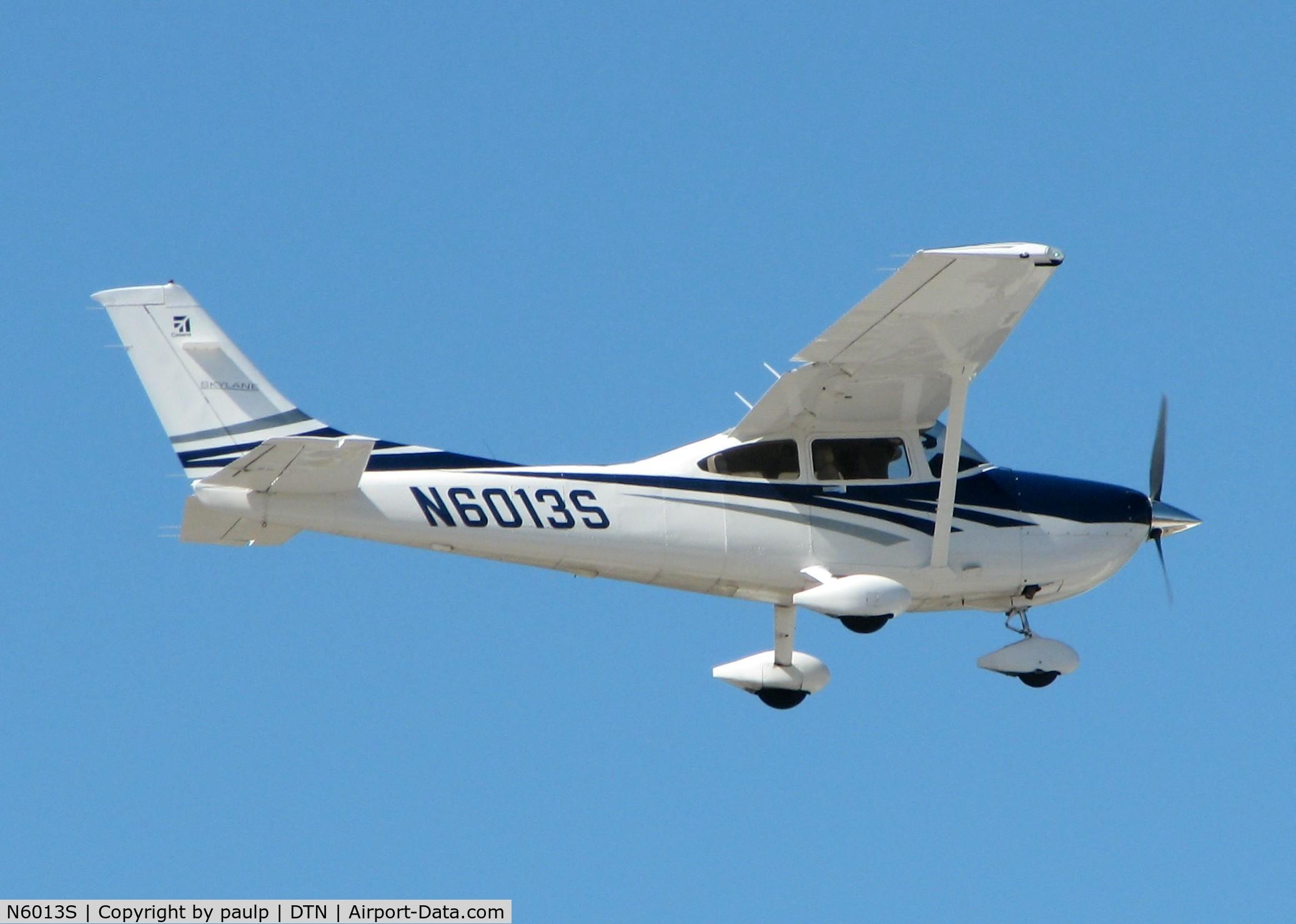 N6013S, 2006 Cessna 182T Skylane C/N 18281797, Landing at Downtown Shreveport.