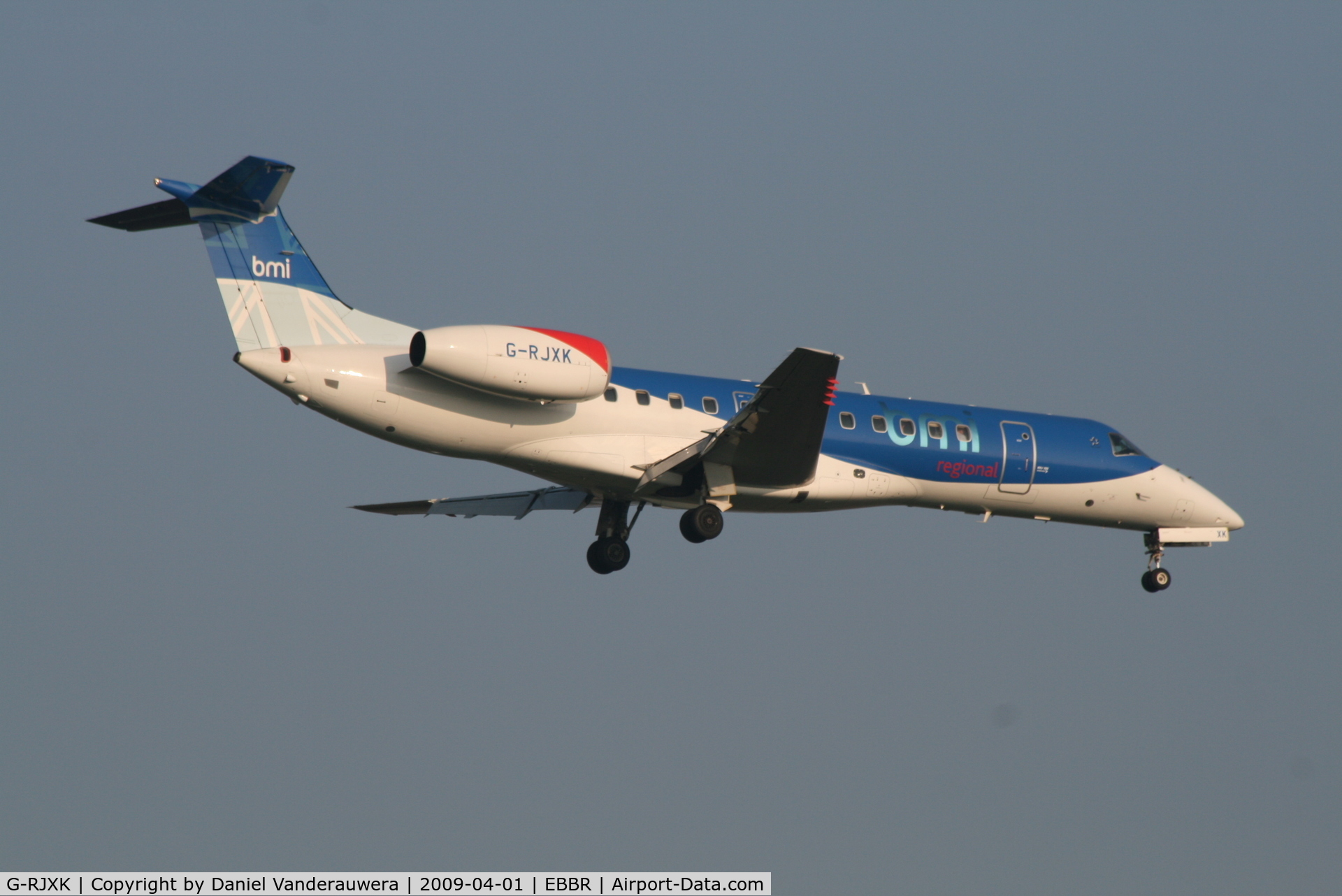 G-RJXK, 2001 Embraer ERJ-135ER (EMB-135ER) C/N 145494, Flight BD611 is descending to RWY 02
