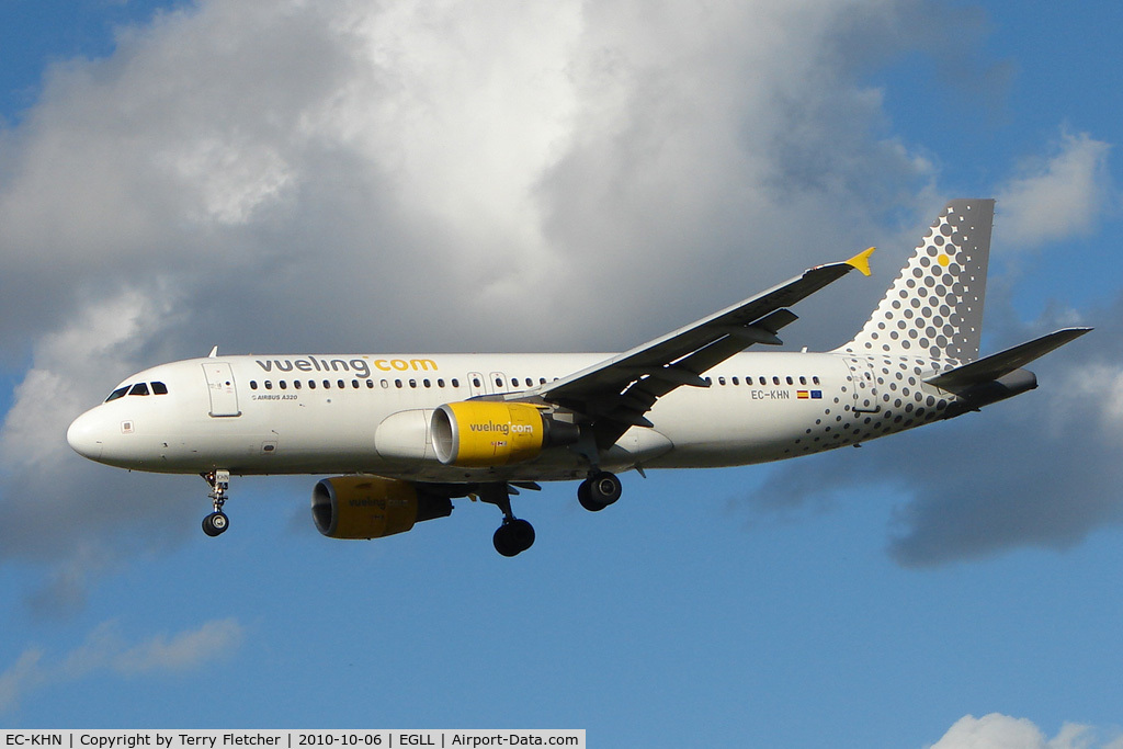 EC-KHN, 2007 Airbus A320-216 C/N 3203, Vueling's 2007 Airbus 320-216, c/n: 3203 at Heathrow