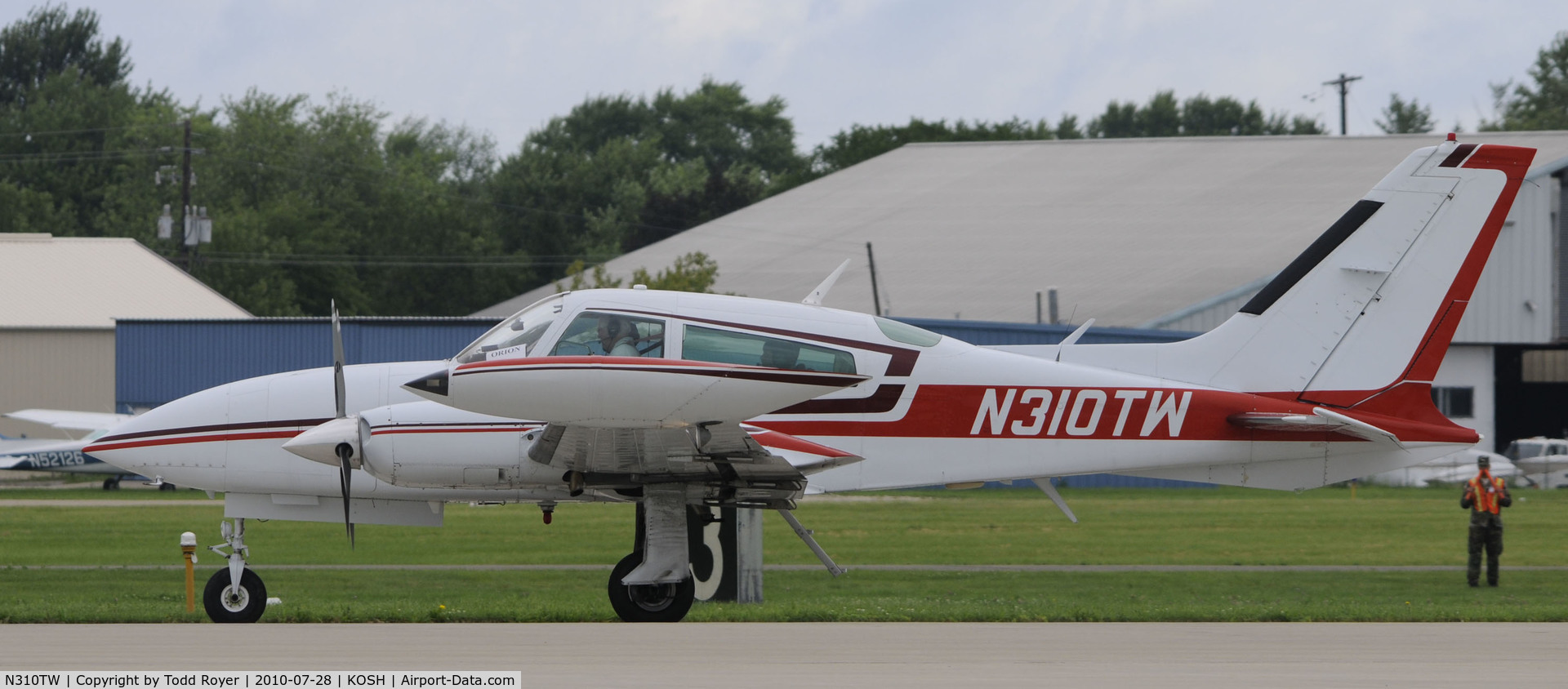 N310TW, 1978 Cessna T310R C/N 310R1264, EAA AIRVENUTRE 2010