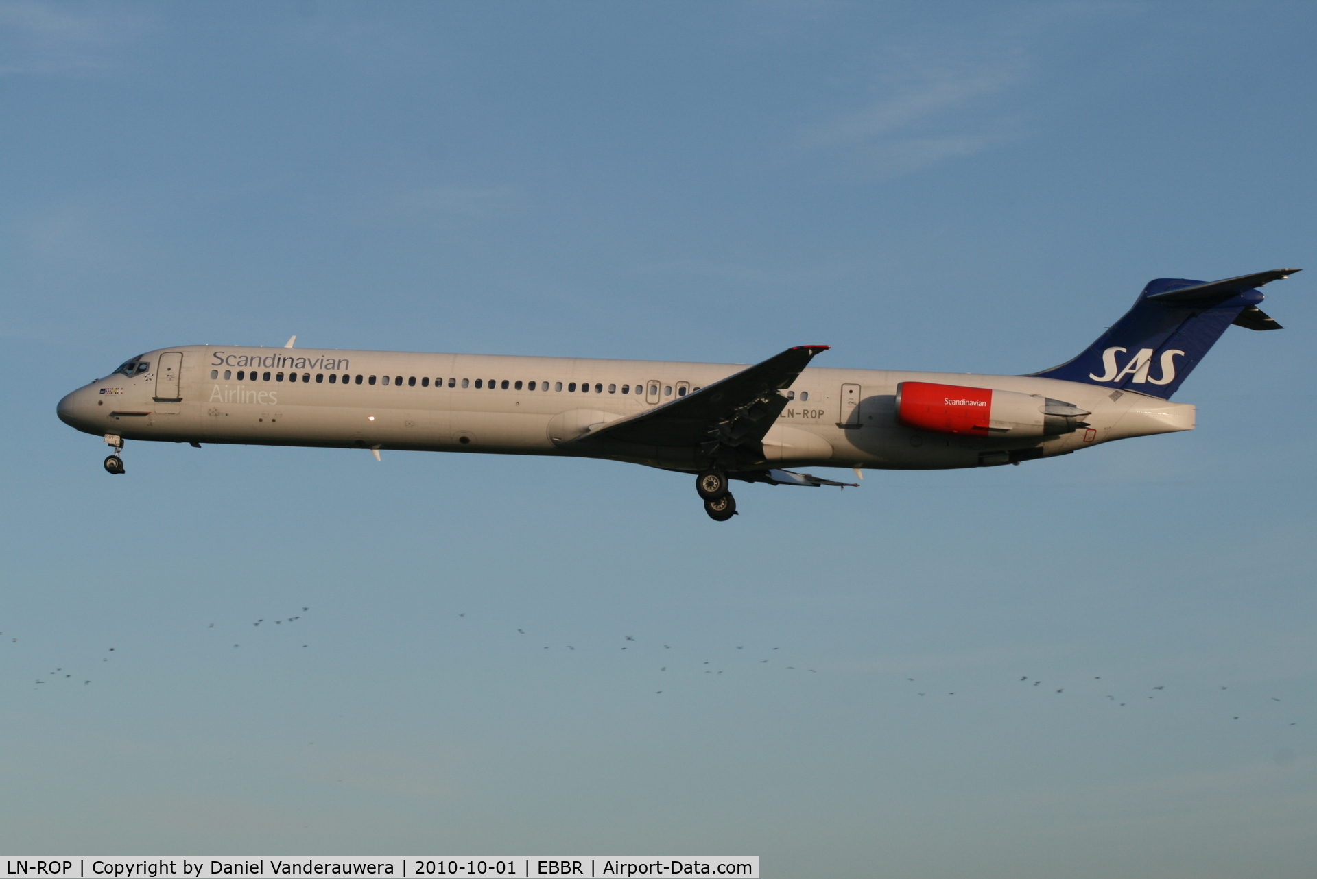 LN-ROP, 1985 McDonnell Douglas MD-82 (DC-9-82) C/N 49384, Flight SK589 is descending to RWY 25L