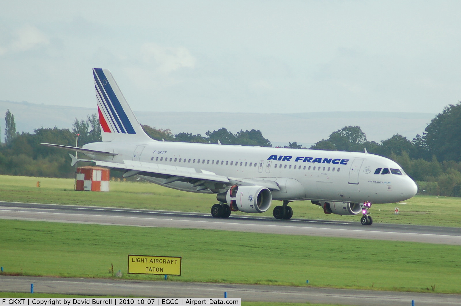 F-GKXT, 2009 Airbus A320-214 C/N 3859, Air France Airbus A320-214 Lands at Manchester Airport