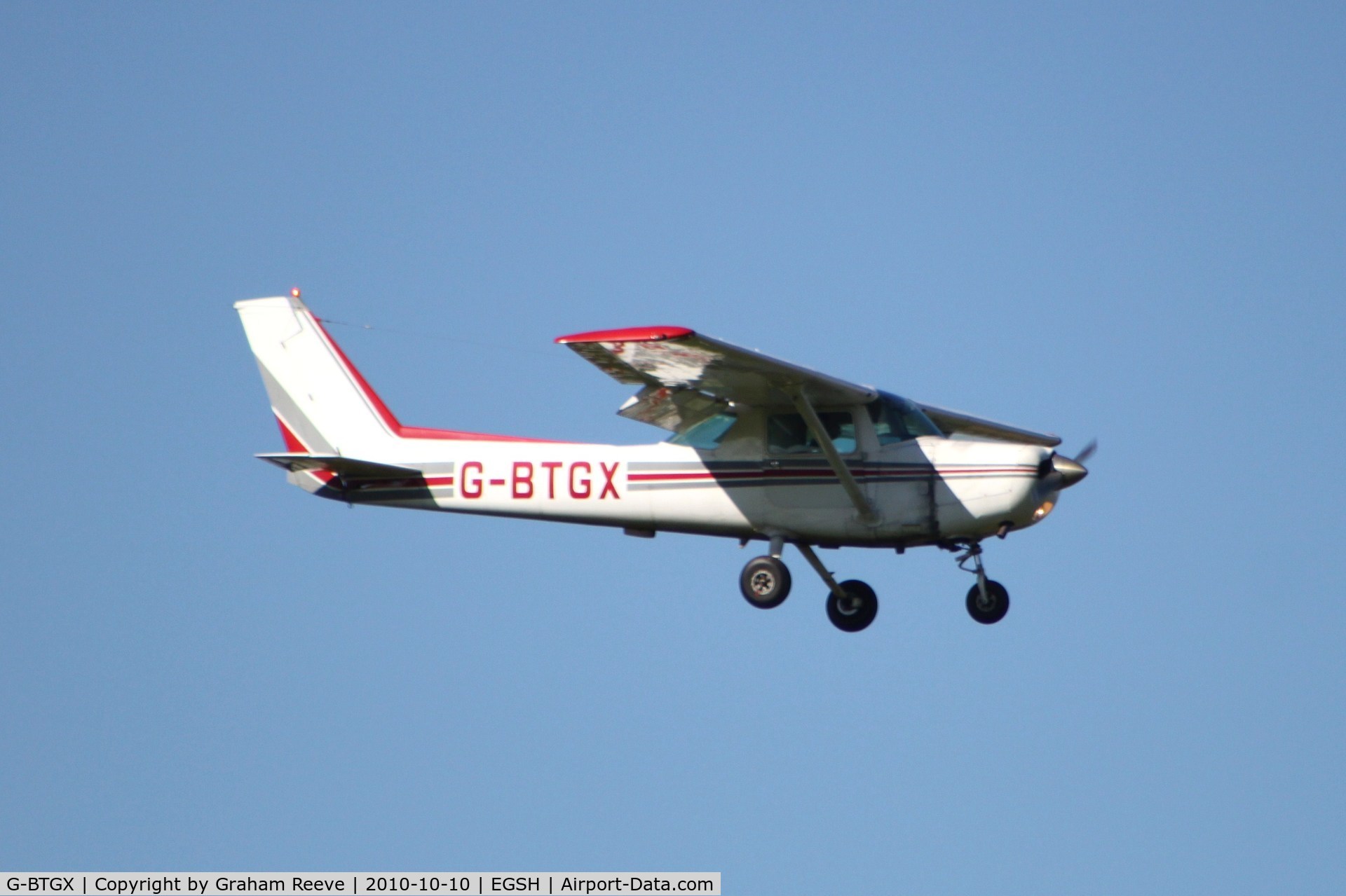G-BTGX, 1984 Cessna 152 C/N 152-84950, Landing at Norwich.
