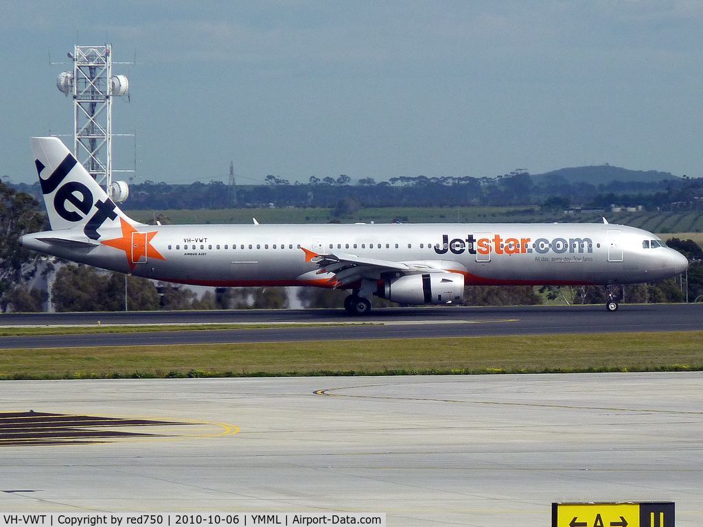 VH-VWT, Airbus A321-231 C/N 3717, Airbus A321 VH-VWT arrived Rwy34 at Melbourne