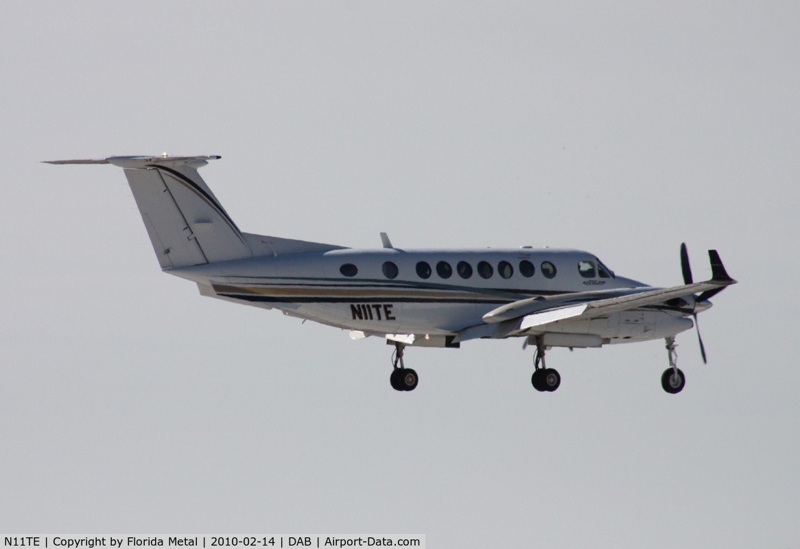 N11TE, 1998 Raytheon Aircraft Company B300 C/N FL-211, Beech 350