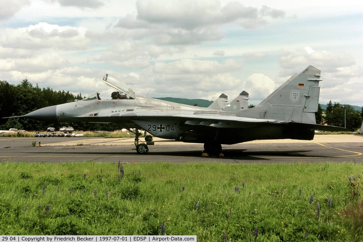 29 04, 1988 Mikoyan-Gurevich MiG-29G C/N 2960525111, Phantom phlyout at Pferdsfeld