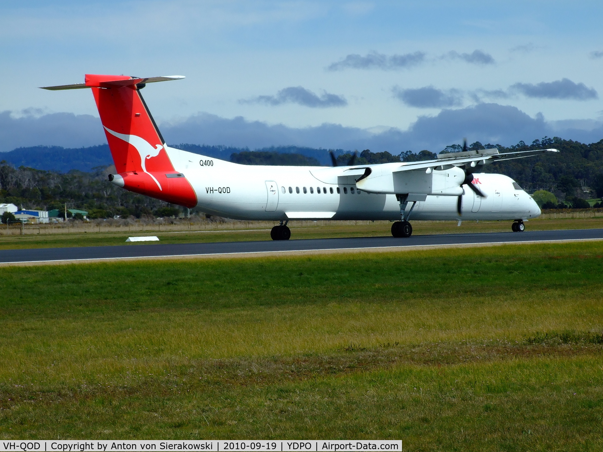 VH-QOD, 2006 De Havilland Canada DHC-8-402Q Dash 8 C/N 4123, VH-QOD @ YDPO Qantaslink Dash DHC-8-402 c/n 4123 1st reg au: 22 May 2006