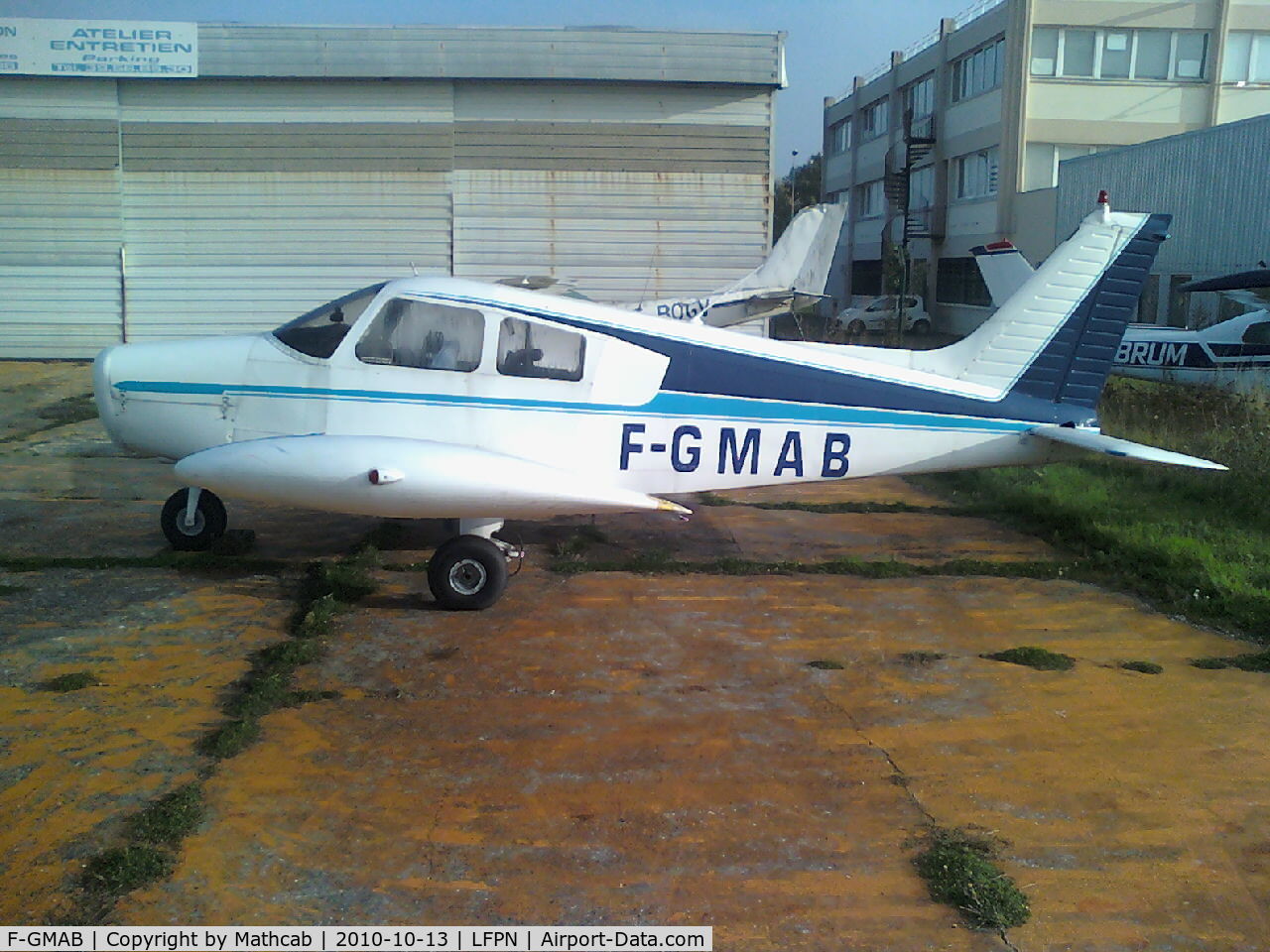F-GMAB, 1975 Piper PA-28-140 Cherokee C/N 28-7625052, PA28-140