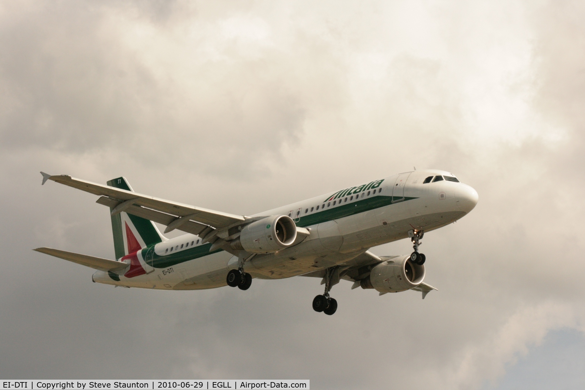 EI-DTI, 2009 Airbus A320-216 C/N 3976, Taken at Heathrow Airport, June 2010