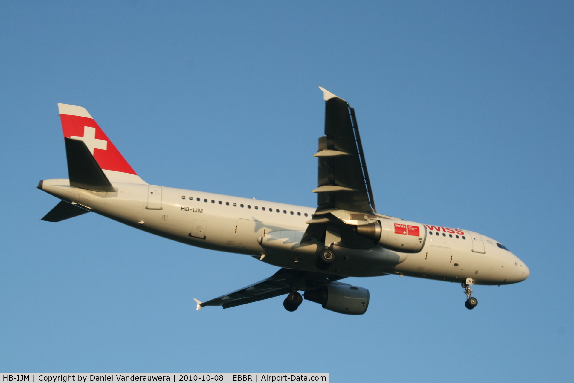 HB-IJM, 1996 Airbus A320-214 C/N 635, Flight LX786 is descending to RWY 02