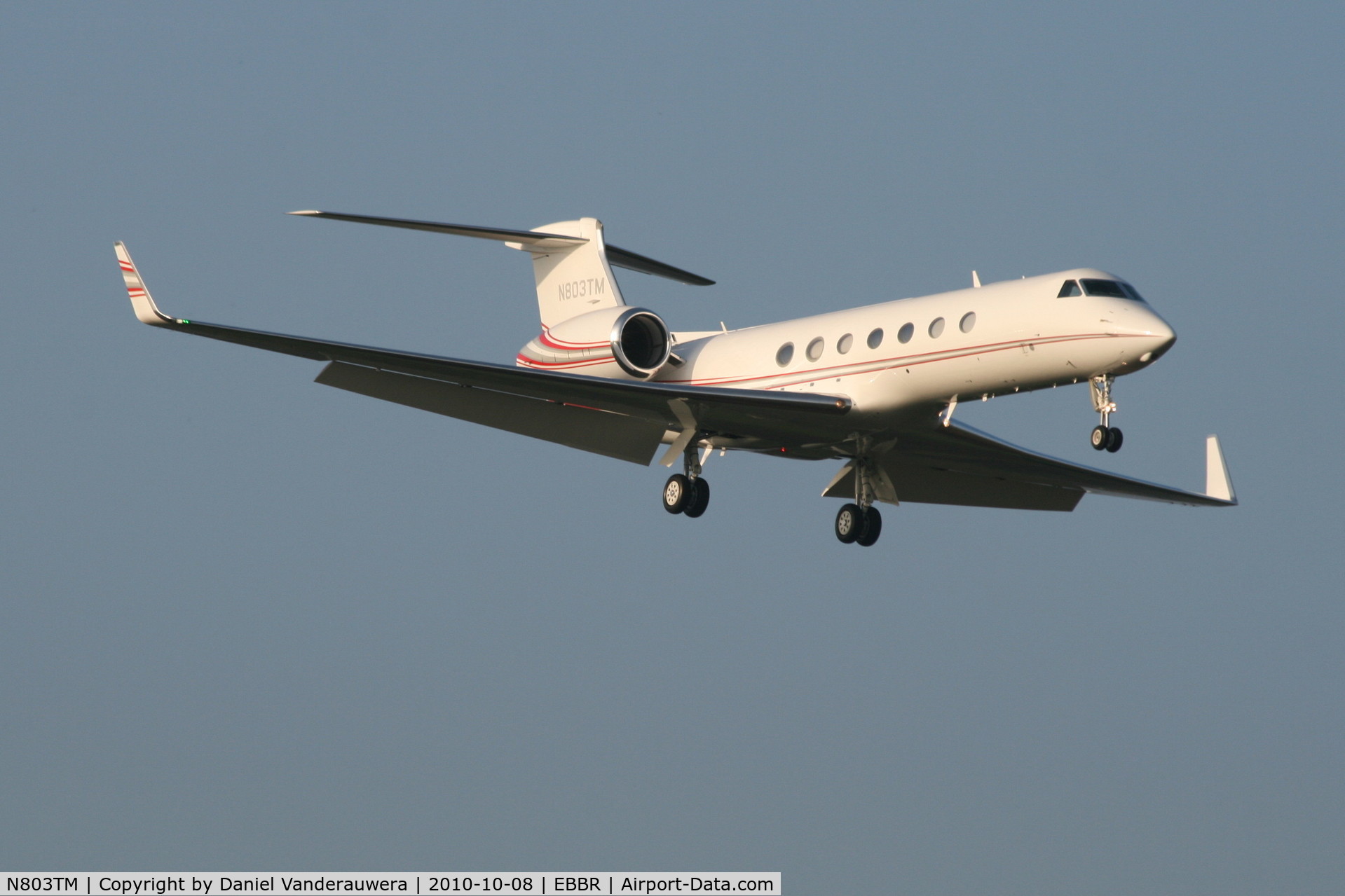 N803TM, 2006 Gulfstream Aerospace GV-SP (G550) C/N 5226, Arrival to RWY 02