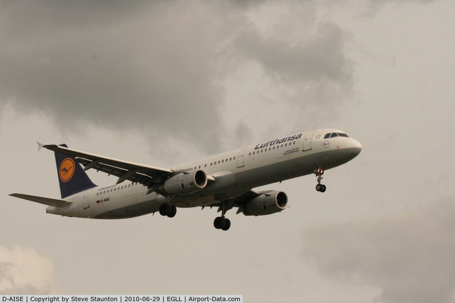 D-AISE, 2000 Airbus A321-231 C/N 1214, Taken at Heathrow Airport, June 2010