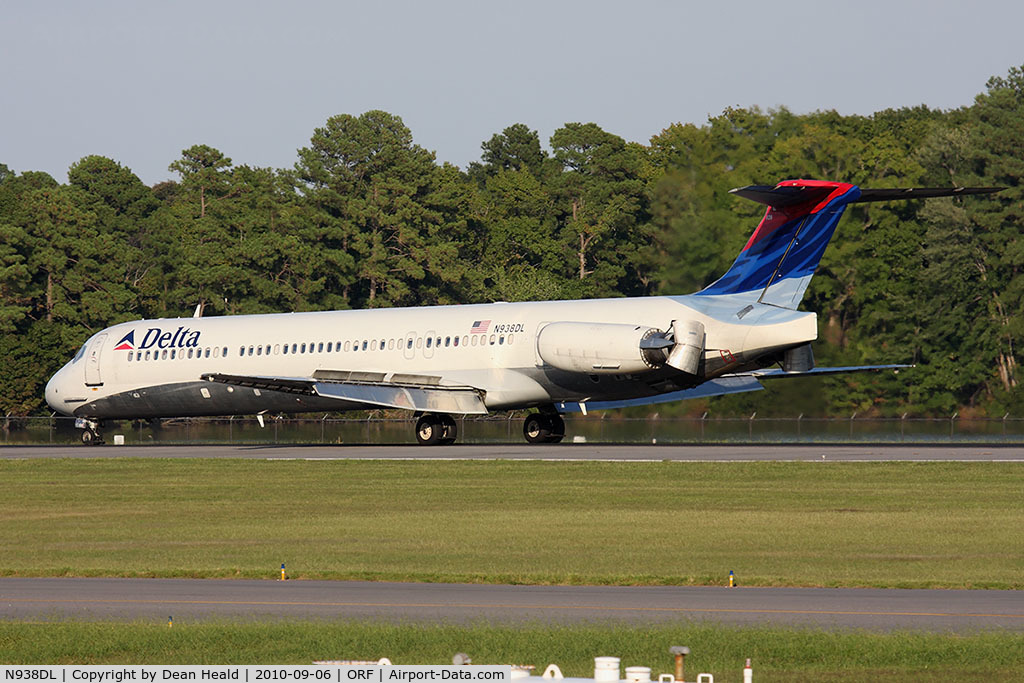 N938DL, 1989 McDonnell Douglas MD-88 C/N 49811, Delta Air Lines N938DL (FLT DAL1238) rolling out on RWY 5 after arrival from Hartsfield-Jackson Atlanta Int'l (KATL).