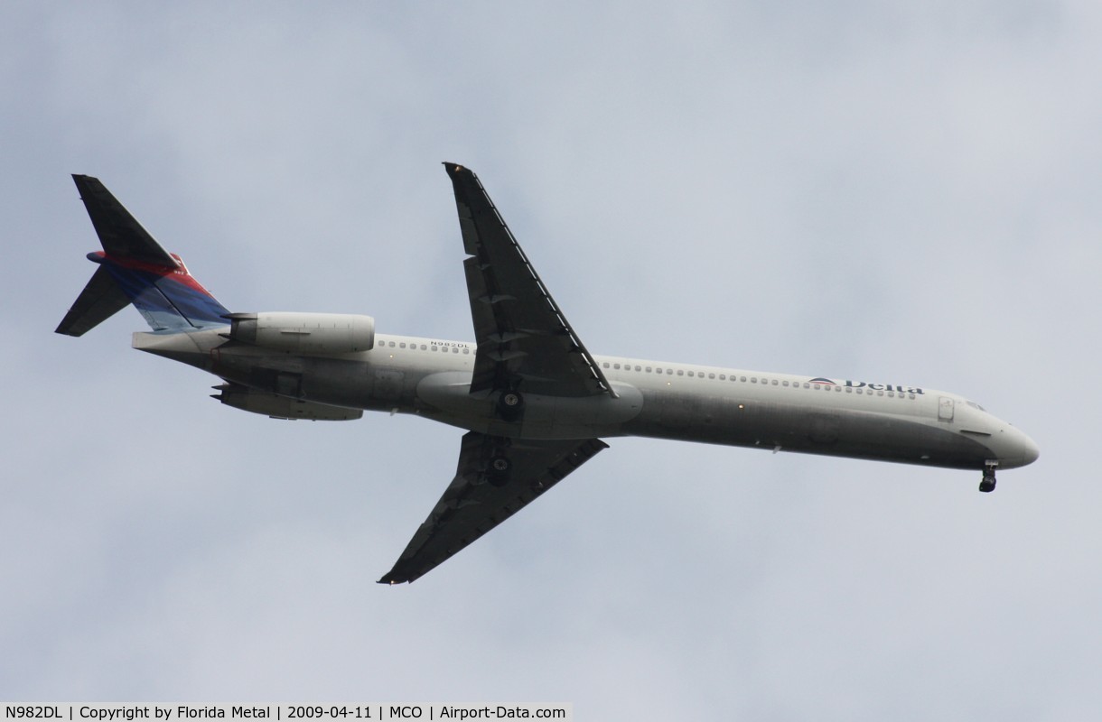 N982DL, 1991 McDonnell Douglas MD-88 C/N 53273, Delta MD-88