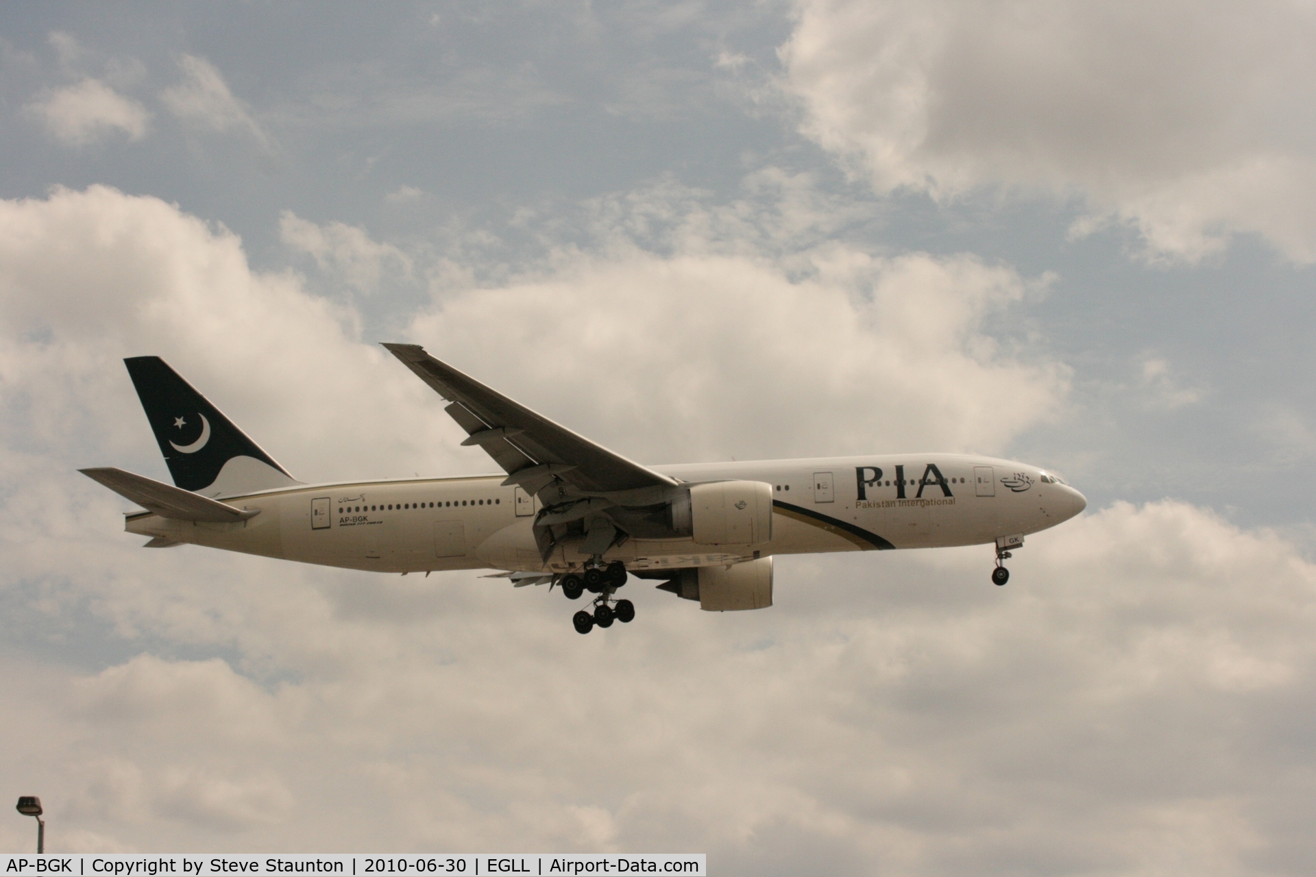 AP-BGK, 2004 Boeing 777-240/ER C/N 33776, Taken at Heathrow Airport, June 2010