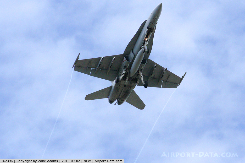 162396, McDonnell Douglas F/A-18A Hornet C/N 0220, Landing at NASJRB Fort Worth