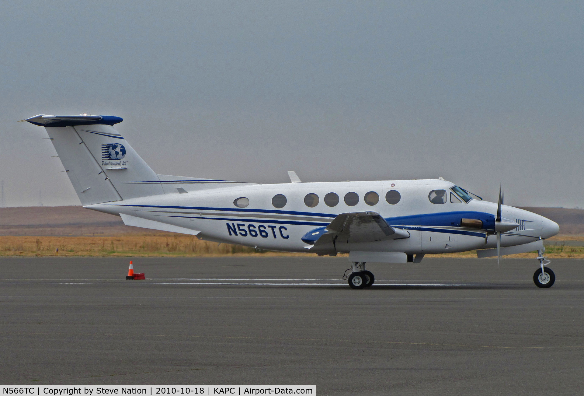 N566TC, 1983 Beech B200 Super King Air King Air C/N BB-1145, Brokers International (Panora, IA) 1993 King Air B200 taxis out for flight to KSDA (Scottsdale, AZ)