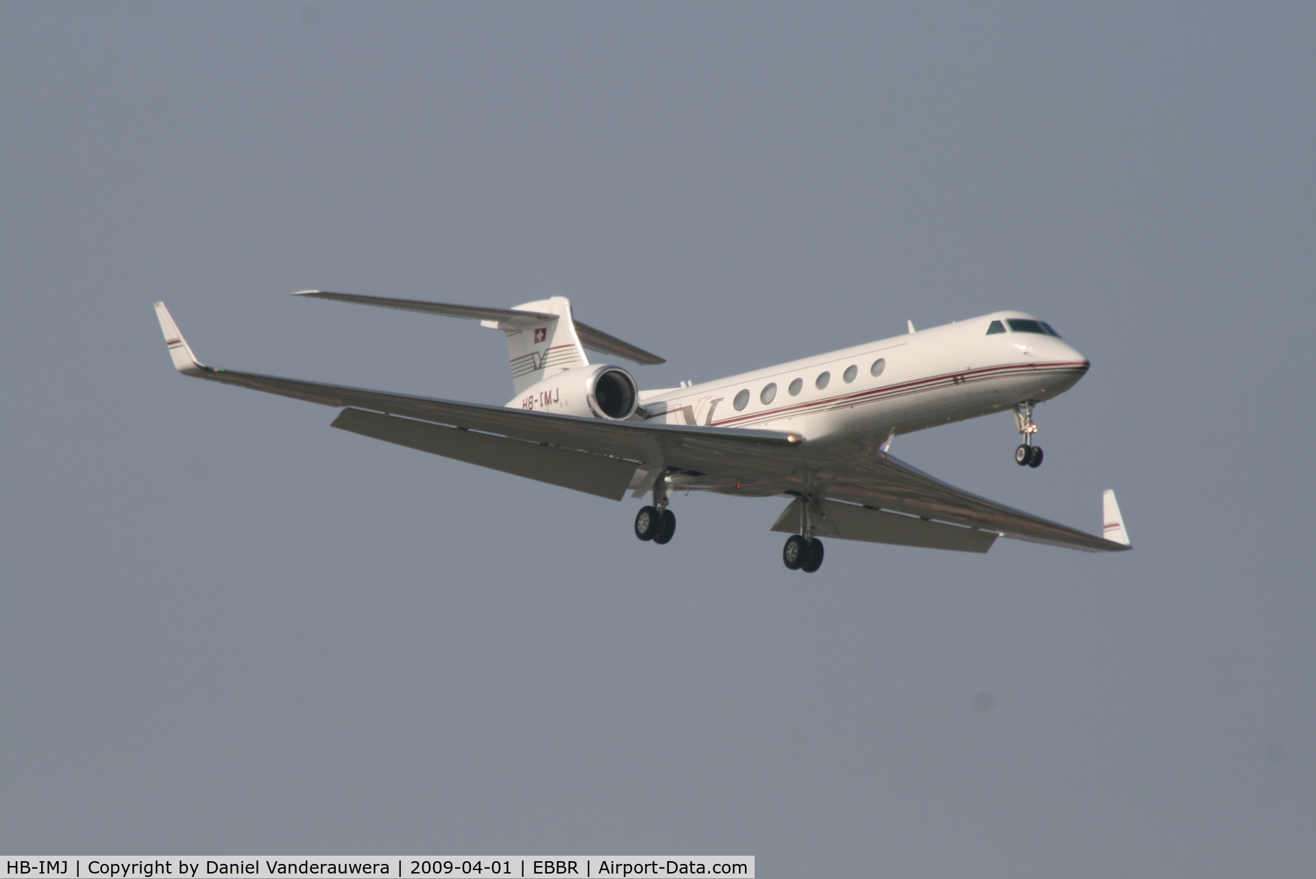 HB-IMJ, 1997 Gulfstream Aerospace Gulfstream V C/N 517, On approach to RWY 02