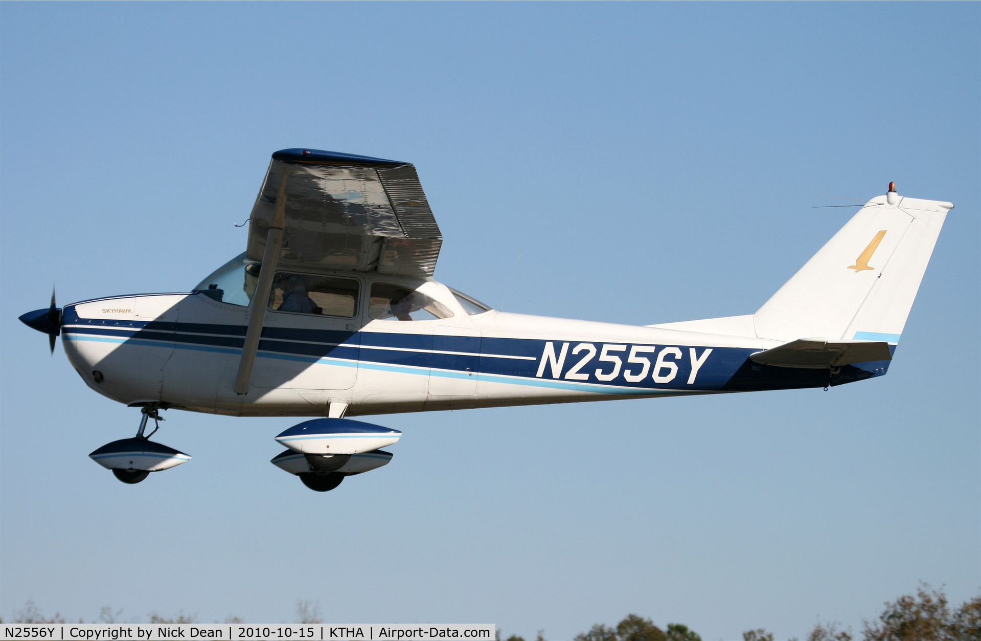 N2556Y, 1962 Cessna 172D C/N 17249856, KTHA Beech party 2010
