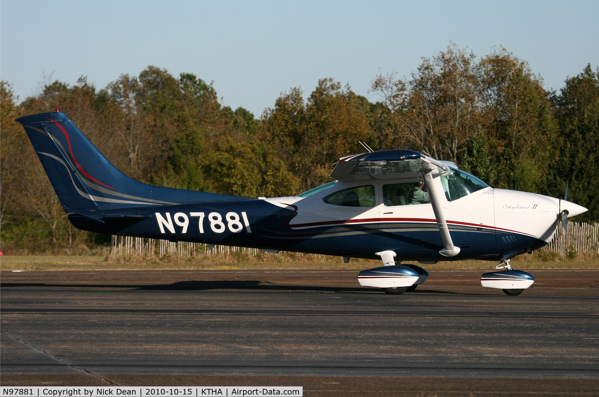 N97881, 1979 Cessna 182Q Skylane C/N 18267239, KTHA Beech party 2010