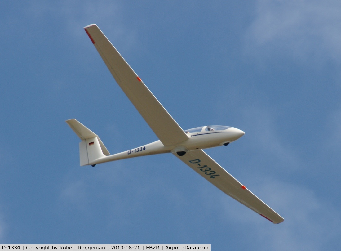 D-1334, Grob G-103 Twin Astir C/N 3749, Grob G-103.
Oostmalle Fly in 21-08-2010