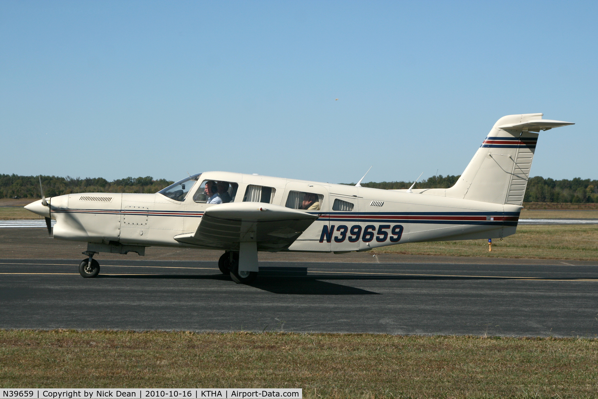 N39659, 1978 Piper PA-32RT-300T Turbo Lance II C/N 32R-7887136, KTHA Beech party 2010