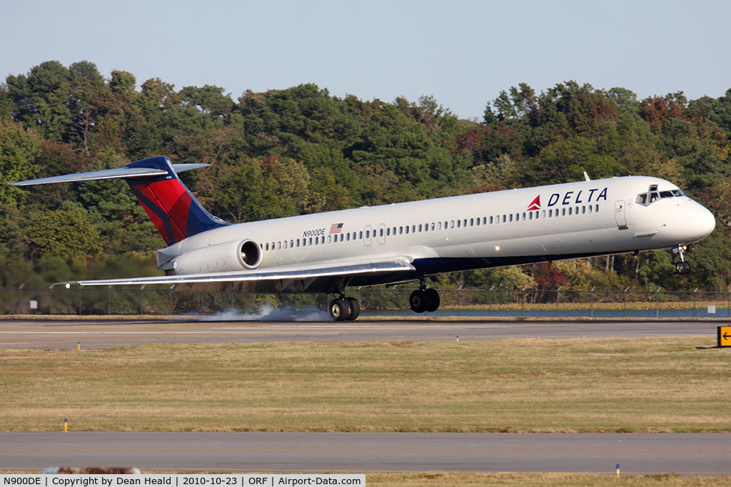 N900DE, 1992 McDonnell Douglas MD-88 C/N 53372, Delta Air Lines N900DE (FLT DAL348) from Hartsfield-Jackson Atlanta Int'l (KATL) landing RWY 23.